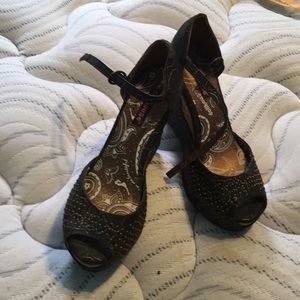 Dollhouse thick heel